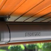 GRATIS motor bij een elektrisch zonnescherm van BRUSTOR GRATIS motor bij een elektrisch zonnescherm van BRUSTOR